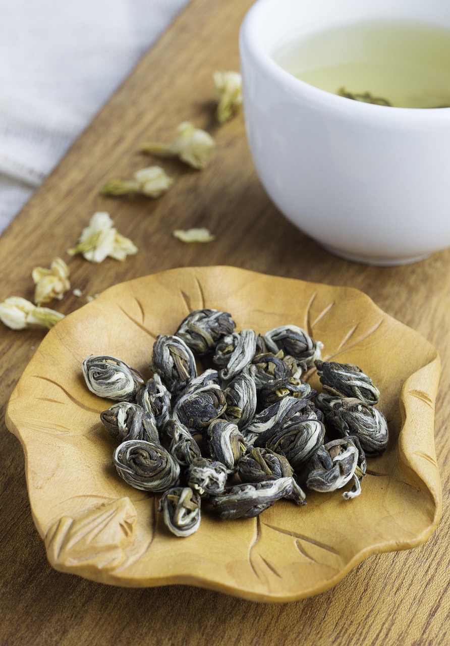 Jasmine green tea naturally has floral flavors