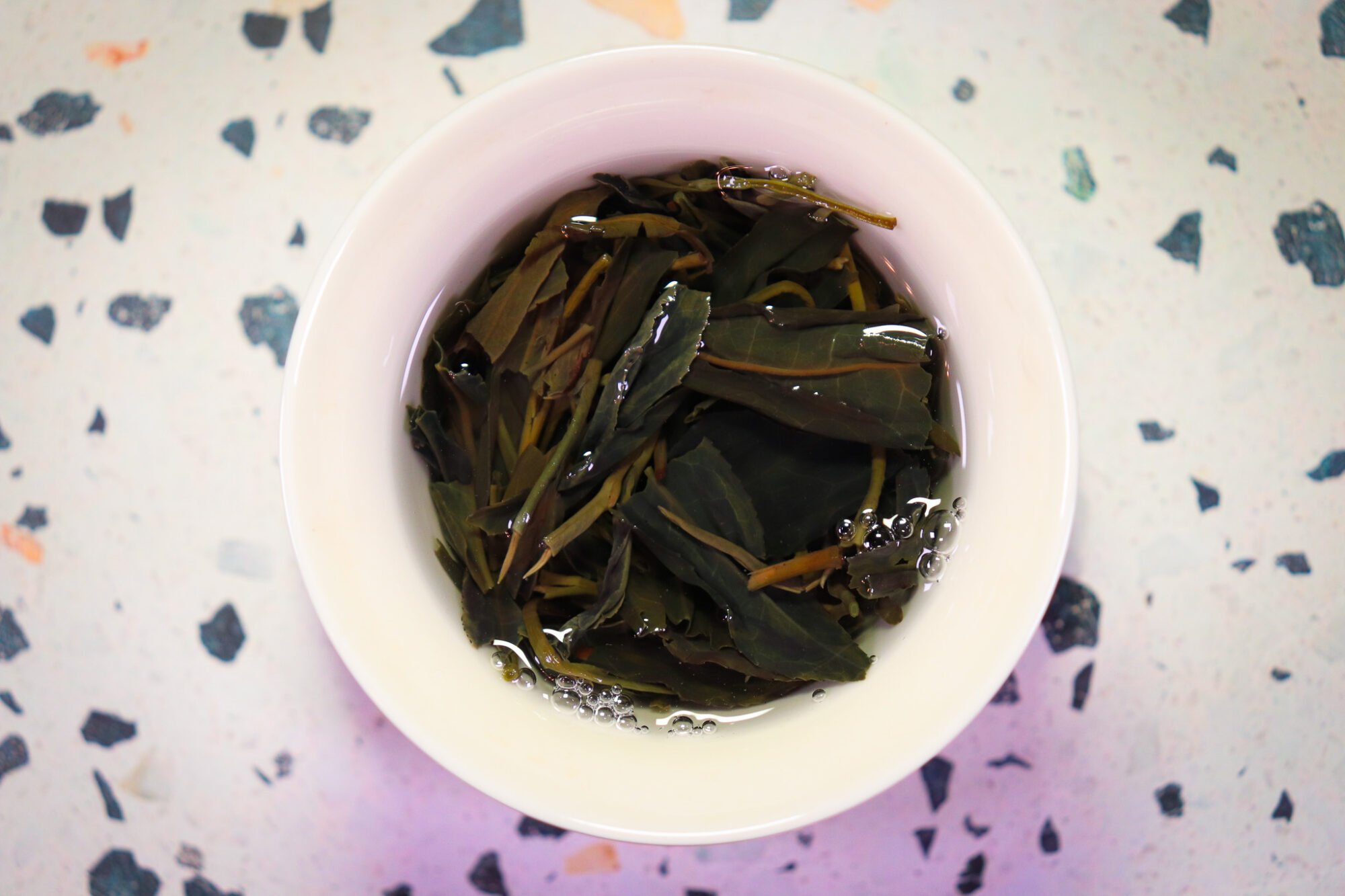 Teasenz Velvet Mountain - steeped leaves